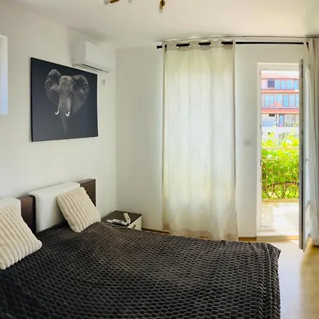 Апартаменты Wonderful Near The Sea Созополь